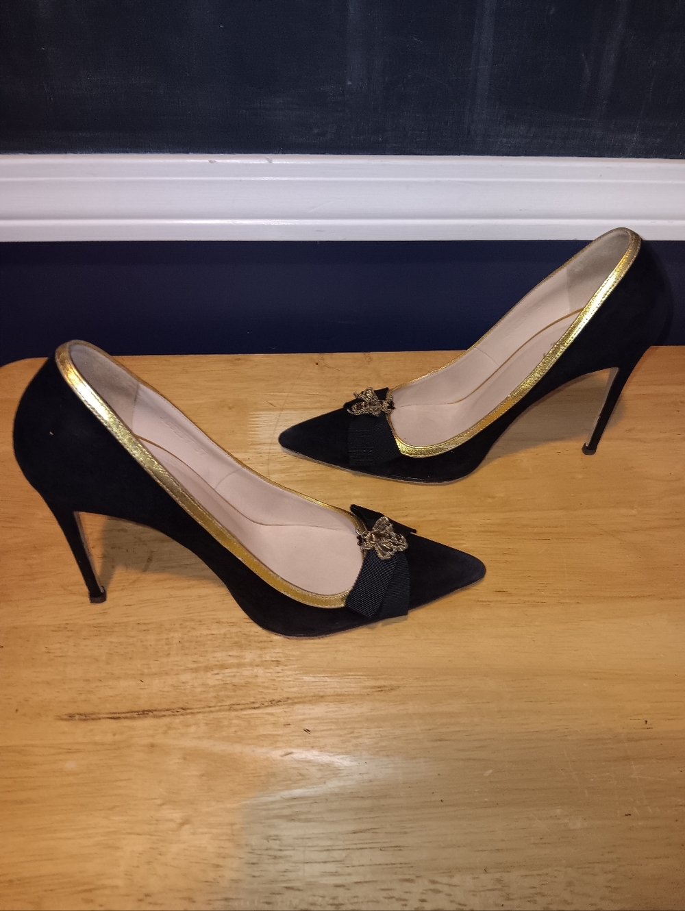 Gucci GG Leather Bee Heels Size 35 - Picture 3 of 6
